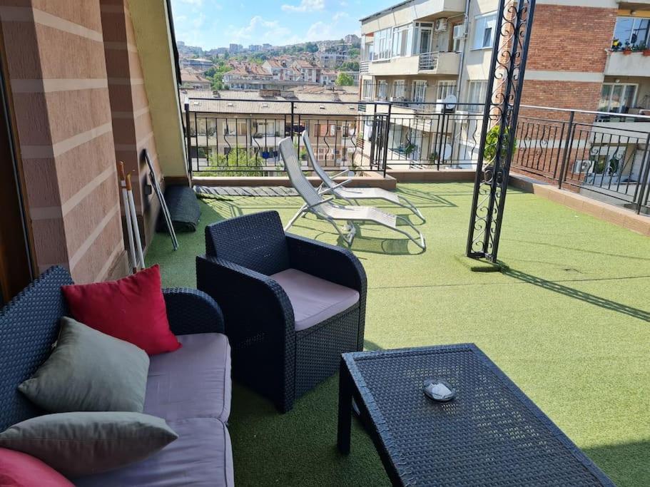Unique Studio- Great Balcony And View! Parking Possibility! Veliko Tărnovo Exteriör bild